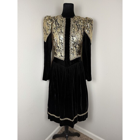 Jessica McClintock Dresses & Skirts - Jessica McClintock Vintage Black Velvet Gold Brocade Dress 12 Prairie Victorian
